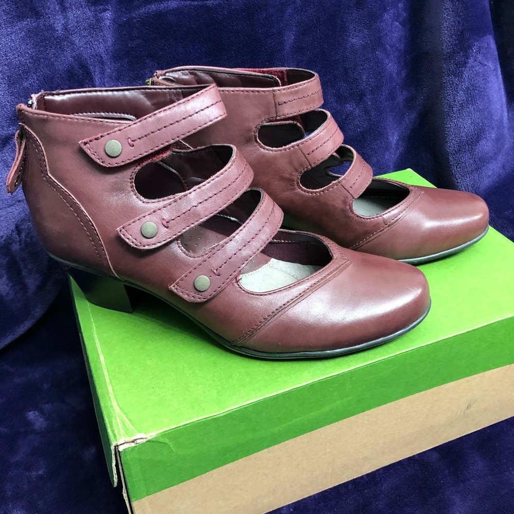 NIB Earth Serano merlot leather Mary Jane shoe